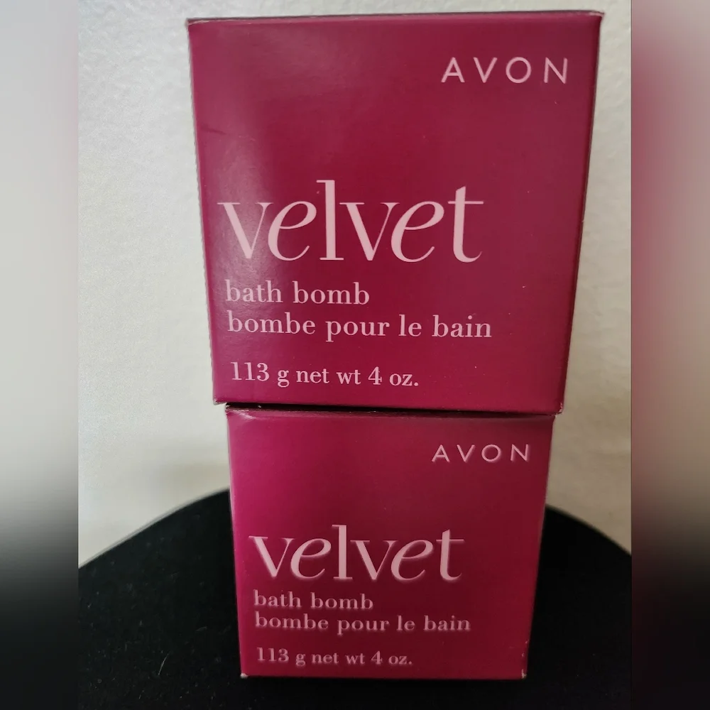 2 Bath Bomb Velvet Avon